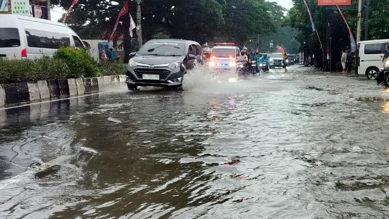 Sejumlah wilayah di Kota Malang, Jawa Timur, terendam banjir setelah hujan berintensitas tinggi mengguyur kota tersebut pada Kamis. (Dok. Detikcom/Muhammad Aminudin)