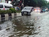 Banjir Meluas di Kota Malang, Potret Permukiman hingga Jalan Terendam