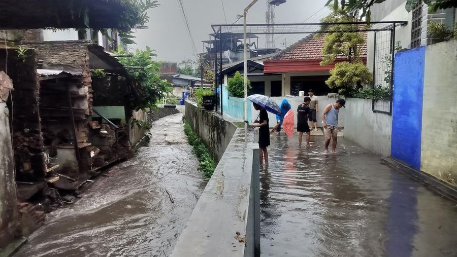 Sejumlah wilayah di Kota Malang, Jawa Timur, terendam banjir setelah hujan berintensitas tinggi mengguyur kota tersebut pada Kamis. (Dok. Detikcom/Muhammad Aminudin)