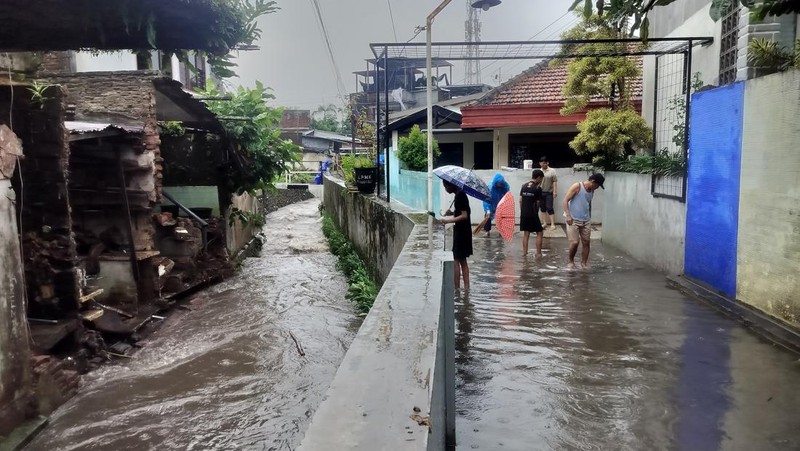 Sejumlah wilayah di Kota Malang, Jawa Timur, terendam banjir setelah hujan berintensitas tinggi mengguyur kota tersebut pada Kamis. (Dok. Detikcom/Muhammad Aminudin)