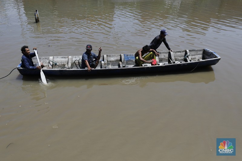 Suasana saat banjir rob di Pelabuhan Sunda Kelapa, Jakarta, Jumat (5/12/2025). (CNBC Indonesia/Tri Susilo)