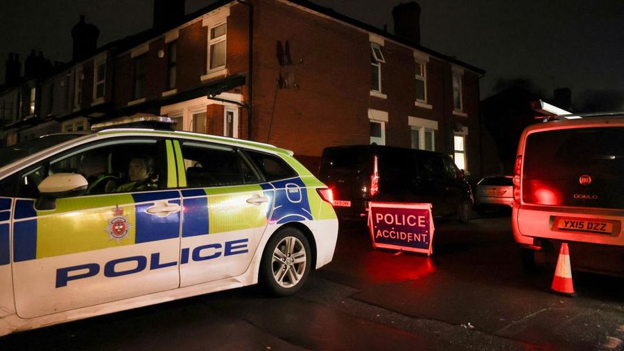 Suasana usai 200 rumah dievakuasi menyusul surat perintah penangkapan dua tersangka atas dugaan pelanggaran bahan peledak, di Derby, Inggris, Kamis (4/12/2025). (REUTERS/Temilade Adelaja)