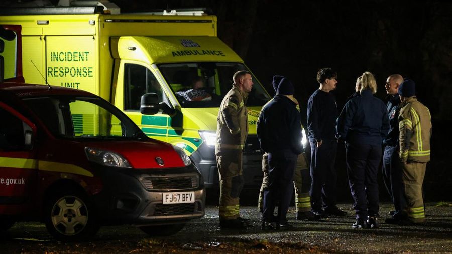 Suasana usai 200 rumah dievakuasi menyusul surat perintah penangkapan dua tersangka atas dugaan pelanggaran bahan peledak, di Derby, Inggris, Kamis (4/12/2025). (REUTERS/Temilade Adelaja)