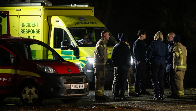Suasana usai 200 rumah dievakuasi menyusul surat perintah penangkapan dua tersangka atas dugaan pelanggaran bahan peledak, di Derby, Inggris, Kamis (4/12/2025). (REUTERS/Temilade Adelaja)