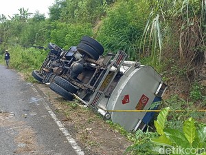 Truk Solar Tanpa Identitas Terguling di Tulungagung, Ini Kata Pertamina