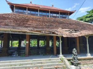 Dulu Pusat Kegiatan, Wantilan Pura Jagatnatha Jembrana Kini Nyaris Roboh