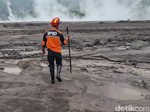 Banjir Lahar Gunung Semeru Kembali Terjang Permukiman Warga dan Masjid