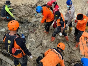 BNPB: Korban Meninggal Bencana Sumatera Tembus 916 Jiwa, 274 Orang Masih Hilang