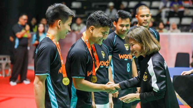 Jojo-Ginting Ajak Penonton Tanding Bulu Tangkis di wondr BrightUp Cup