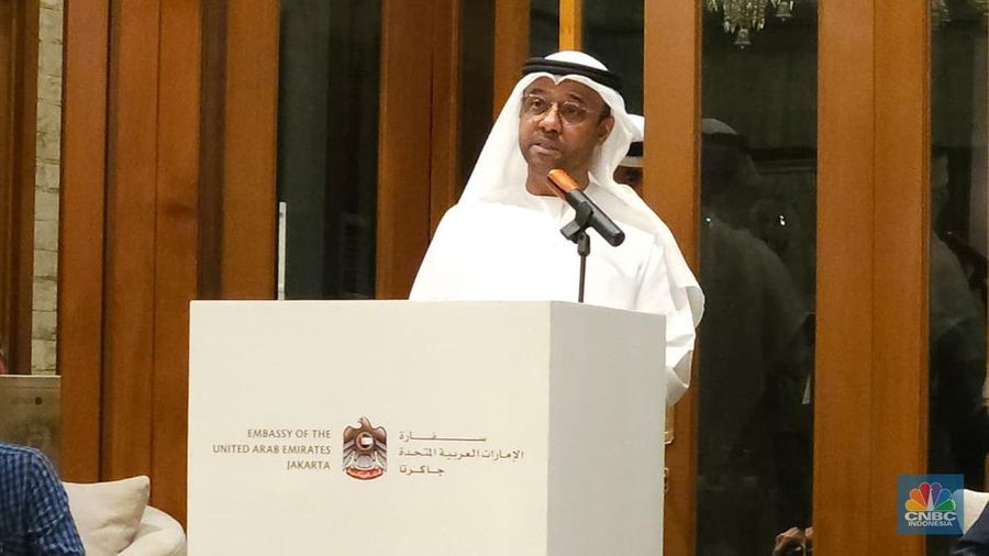 Duta Besar UEA untuk Indonesia, Abdulla Salem Al Dhaheri, dalam jumpa pers di Jakarta Selatan, Jumat (5/12/2025) malam. (CNBC Indonesia/Thea Fathanah Arbar)