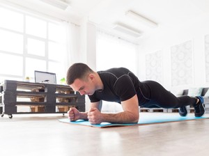11 Tips Mengecilkan Perut Buncit Secara Alami, Lakukan Plank Termasuk?