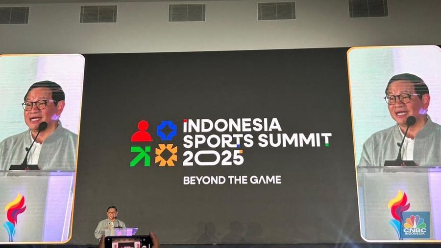 Gubernur DKI Jakarta, Pramono Anung menyampaikan sambutan dalam acara Indonesia Sport Summit (ISS) 2025, Sabtu (6/12/2025).  (CNBC Indonesia/Elga Nurmutia)