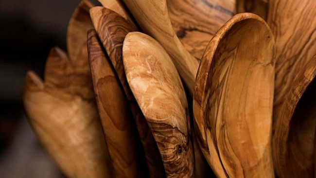 Bahaya atau Tidak Memasak dengan Sendok Kayu? Begini Jawaban Pakar