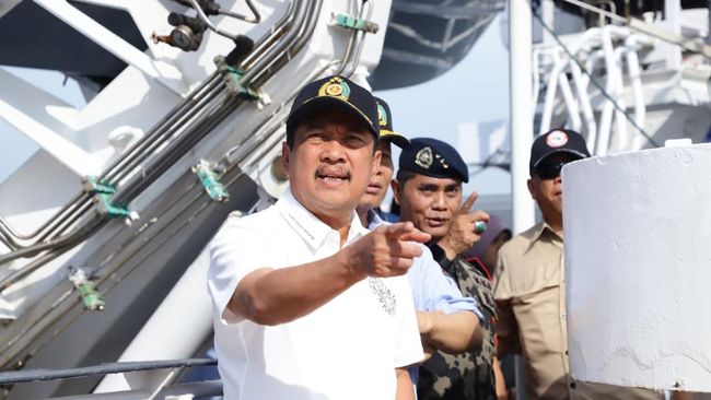 Potret Trenggono Terjun Langsung Kawal 60 Ton Bantuan ke Sumatra