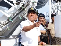 Potret Trenggono Terjun Langsung Kawal 60 Ton Bantuan ke Sumatra