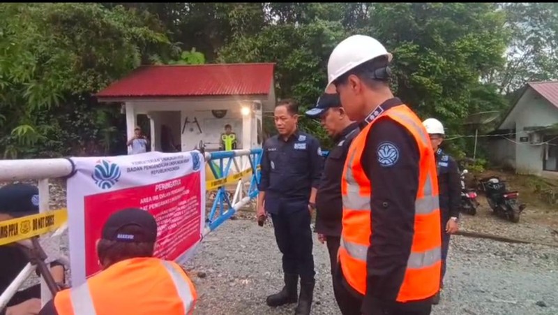 Menteri LH/Kepala BPLH, Hanif Faisol Nurofiq, melakukan inspeksi udara dan darat di hulu Daerah Aliran Sungai (DAS) Batang Toru dan Garoga untuk memverifikasi penyebab bencana serta menilai kontribusi aktivitas usaha terhadap meningkatnya risiko banjir dan longsor, sekaligus memastikan kepatuhan terhadap standar perlindungan lingkungan hidup. (Dok Kementerian Lingkungan Hidup/Badan Pengendalian Lingkungan Hidup (KLH/BPLH))