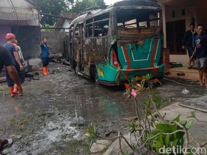 Ludes 2 Minibus Warga Kulon Progo Akibat Kebakaran