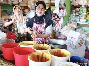 Harga Cabai Meroket, Pedagang Bumbu Dapur di Pasar Porong Menjerit