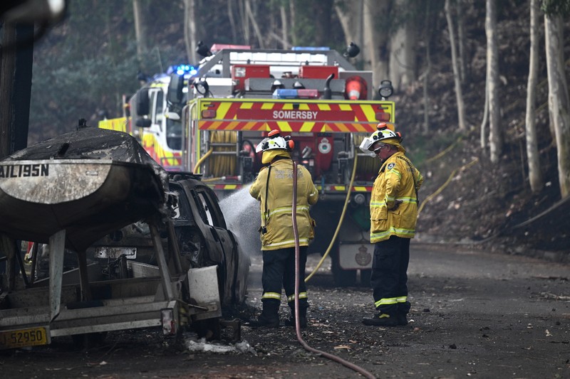 Kebakaran hutan melanda ribuan hektar lahan semak belukar di New South Wales, Australia, Sabtu (6/12/2025). (Tangkapan Layar Video Reuters/)