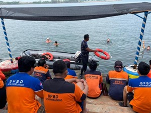 Tingkatkan Kesiapsiagaan, Satpolairud dan BPBD Probolinggo Latihan Water Rescue