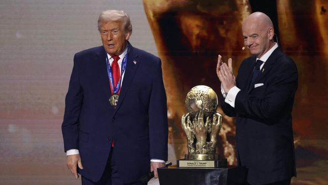 Ucapan Donald Trump Saat Dapat Penghargaan Perdamaian dari FIFA