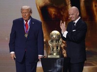 Ucapan Donald Trump Saat Dapat Penghargaan Perdamaian dari FIFA
