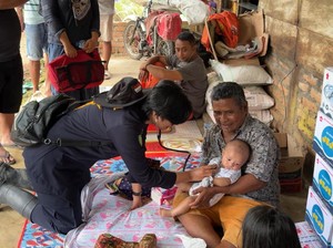 Cerita Haru Bayi di Agam Diselamatkan dari Lumpur Banjir Bandang