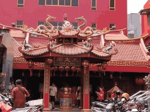 Menyusuri Wihara Dharma Jaya Toasebio di Pecinan Glodok