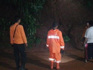 Longsor Sempat Tutup Jalan di Desa Cimandala Bogor, Kini Bisa Dilewati