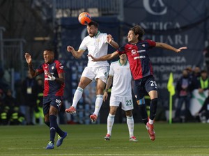 Cagliari Vs Roma: 10 Pemain I Lupi Kalah 0-1