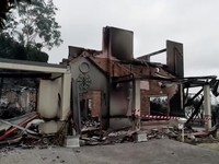 Api Hutan Lahap Permukiman di Negara Tetangga, Belasan Rumah Hancur