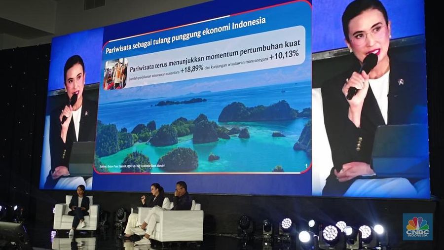 Menteri Pariwisata (Menpar) Widiyanti Putri Wardhana dalam acara Indonesia Sports Summit 2025 di Indonesia Arena GBK, Jakarta, Minggu (7/12/2025). (CNBC Indonesia/Martyasari Rizky)