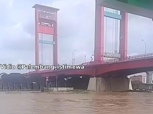 Muatan Tongkang Batu Bara Tabrak Jembatan Ampera, Dishub: Muatan Berlebih