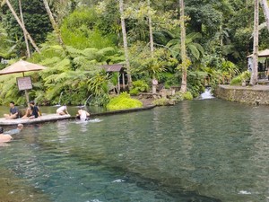 Pemandian Bening di Kaki Gunung Agung