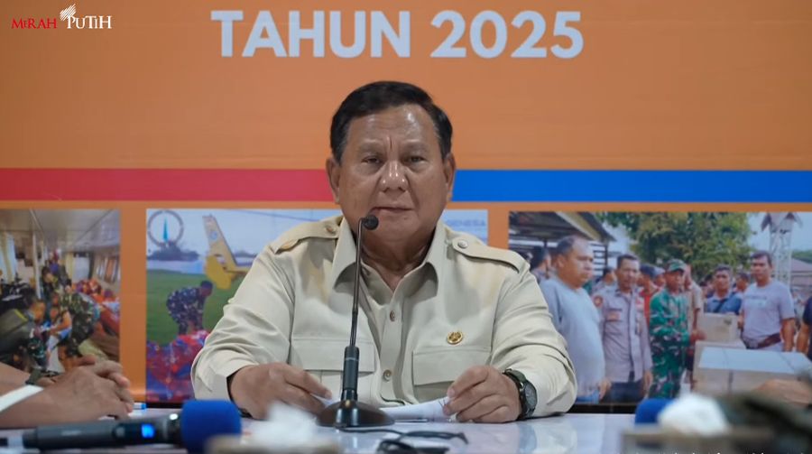 Presdien Prabowo Subianto menyampaikan arahan dari banda Aceh terkait penanganan dan pemulihan bencana Aceh, Sumbar, dan Sumut pada Mingggu (7/12/2025). (YouTube/Sekretariat Presiden)