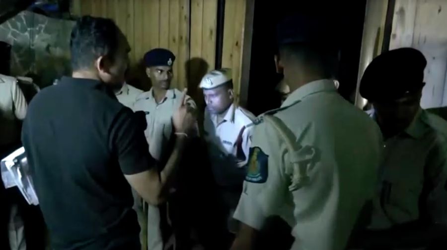 Suasana usai terjadi kebakaran pada sebuah klub malam di negara bagian Goa, India, Minggu (7/12/2025) dini hari waktu setempat. (Tangkapan Layar Video/REUTERS)