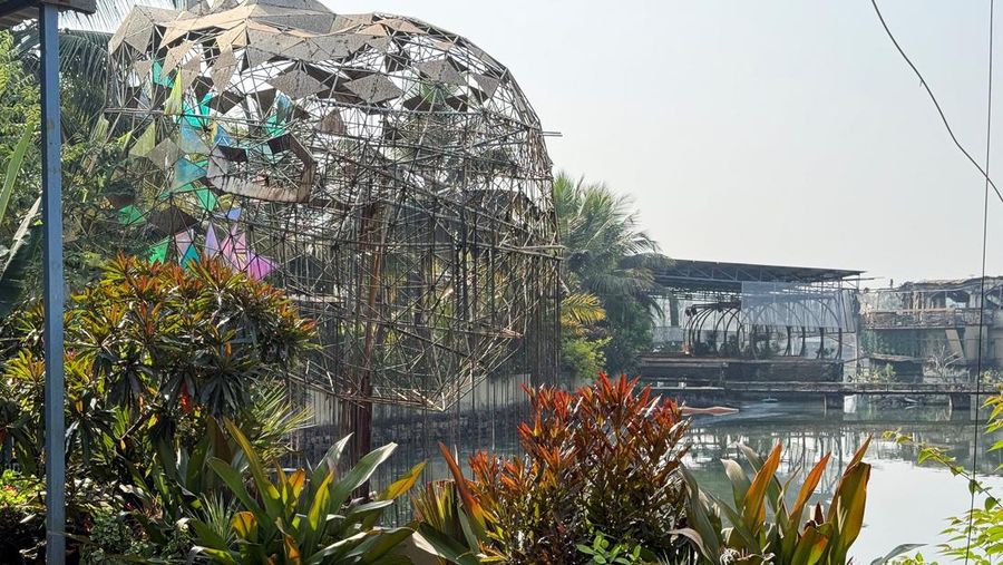 Suasana usai terjadi kebakaran pada sebuah klub malam di negara bagian Goa, India, Minggu (7/12/2025). (REUTERS/Ali Monis Naqvi)