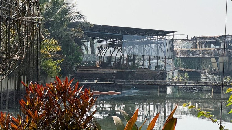 Suasana usai terjadi kebakaran pada sebuah klub malam di negara bagian Goa, India, Minggu (7/12/2025). (REUTERS/Ali Monis Naqvi)