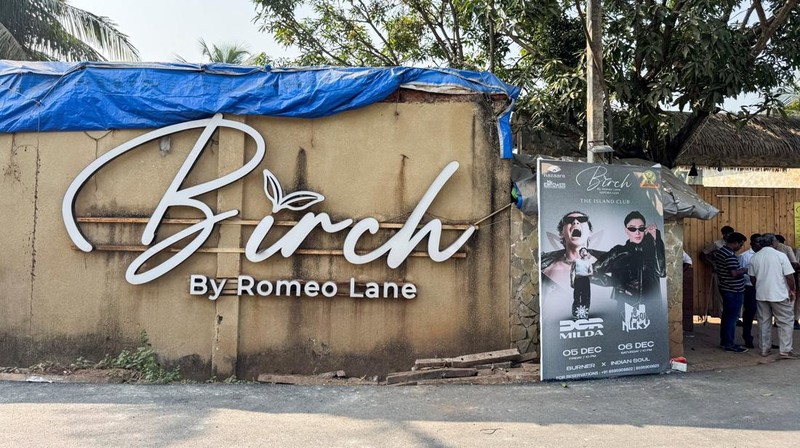 Suasana usai terjadi kebakaran pada sebuah klub malam di negara bagian Goa, India, Minggu (7/12/2025). (REUTERS/Ali Monis Naqvi)