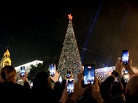 Potret Hangat Jelang Natal di Palestina, Ribuan Warga Berkumpul