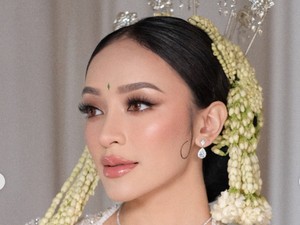 Cantiknya Amanda Zahra Jadi Pengantin Sunda, Flawless Dengan Riasan Soft Glam
