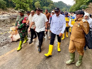 Andre Rosiade dan Menteri PU Tinjau Lembah Anai, Sebut Tol Jadi Solusi