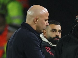 Arne Slot Ingin Mo Salah Bertahan