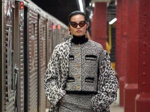Saat Peron Subway New York City Jadi Catwalk Busana Mewah Chanel
