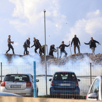 Petani Ngamuk, Protes Subsidi Ricuh Berujung Blokade Bandara