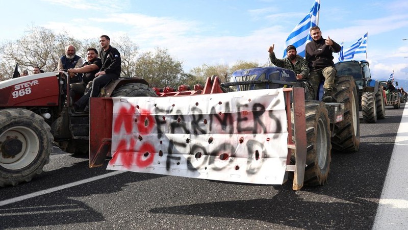 Greek farmers protesting over the delayed payment of European Union subsidies hurl stones amid tear gas at the Heraklion International Airport, in Heraklion, Crete island, Greece, December 8, 2025. REUTERS/Stefanos Rapanis     TPX IMAGES OF THE DAY