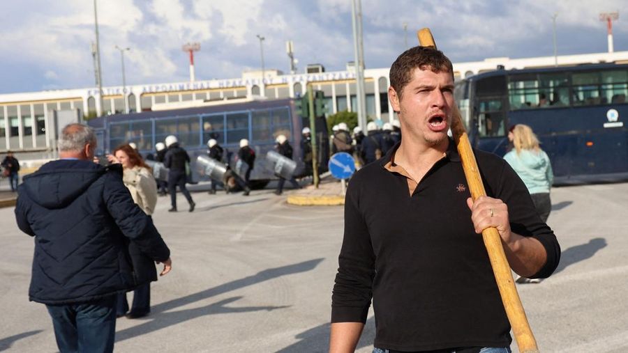 Greek farmers protesting over the delayed payment of European Union subsidies hurl stones amid tear gas at the Heraklion International Airport, in Heraklion, Crete island, Greece, December 8, 2025. REUTERS/Stefanos Rapanis     TPX IMAGES OF THE DAY
