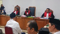 Hakim Tolak Eksepsi Alex Noerdin di Kasus Dugaan Korupsi Pasar Cinde