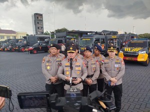 Polri Kirim Alat Pembersih Air-Bantu Distribusi BBM ke Area Bencana Sumatera