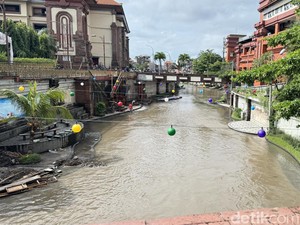 Pemkot Denpasar Pasang Alat Siaga Banjir di Pasar Badung